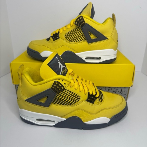 Jordan 4 Lightning – Size 9.5 – VNDS